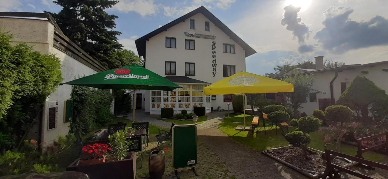 Penzion Speedway Marianske Lazne Exterior photo
